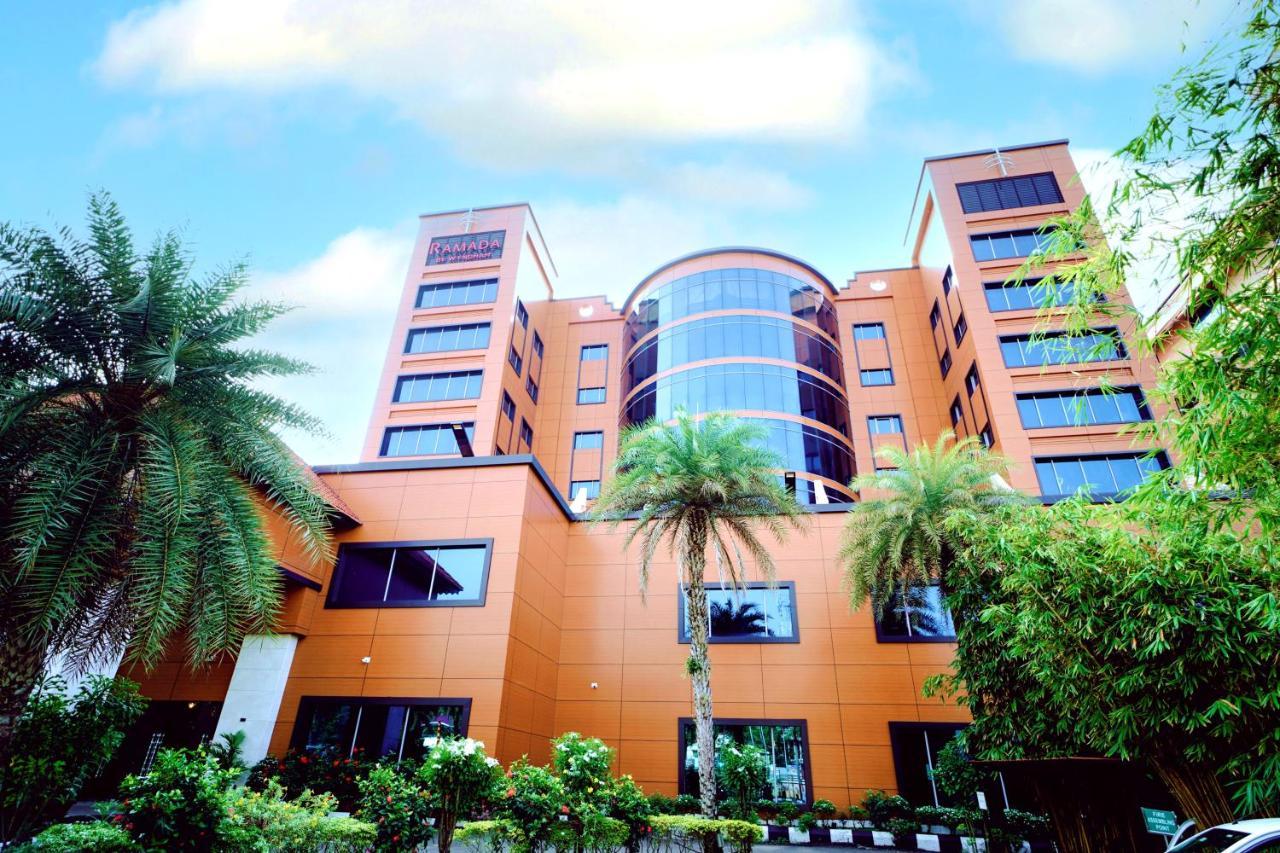 Ramada By Wyndham Alleppey Alappuzha Exterior foto