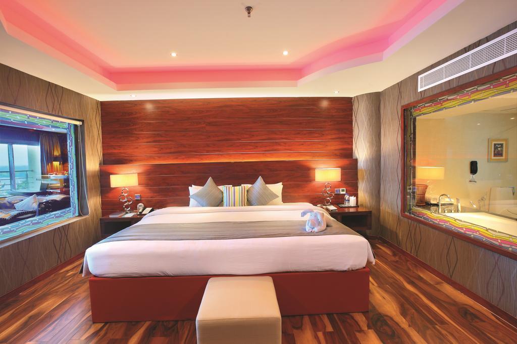 Ramada By Wyndham Alleppey Alappuzha Exterior foto