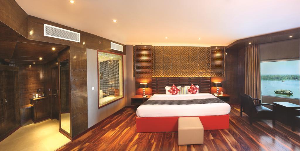 Ramada By Wyndham Alleppey Alappuzha Exterior foto