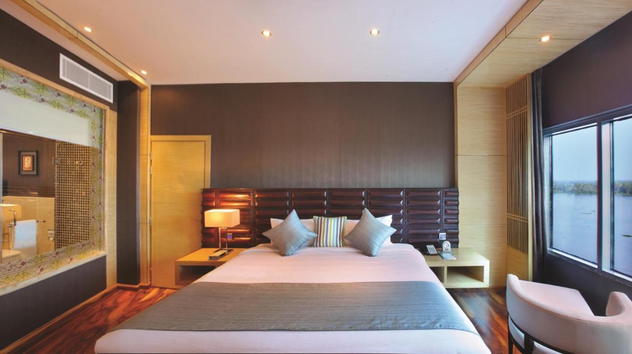 Ramada By Wyndham Alleppey Alappuzha Exterior foto
